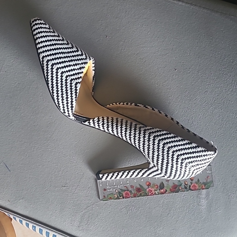 Stylish Black and White Women's Heels - Picture 4 of 6